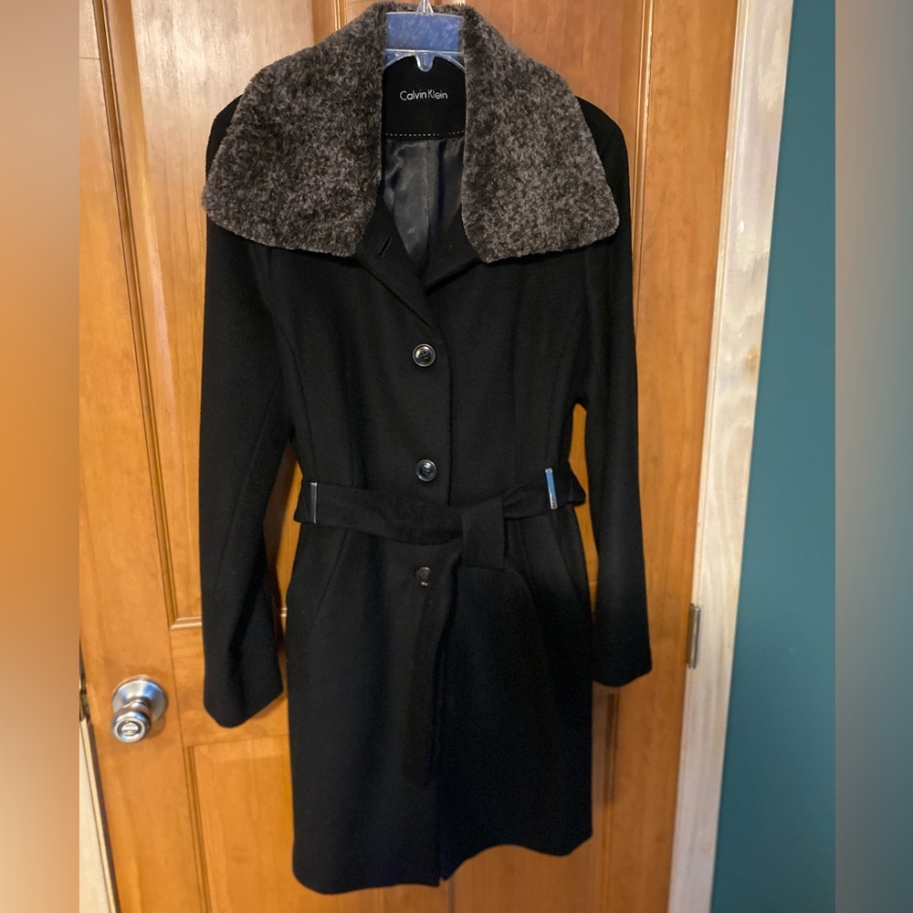 Calvin Klein black wool tie waist car coat with faux fur collar. Size Large.